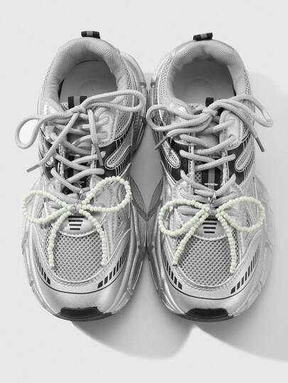 Kawaii Lot de 2 pinces à chaussures faites main avec perles vertes et nœuds, accessoires polyvalents et à la mode, idéales pour les femmes, à porter au quotidien ou à offrir.