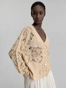 Ontre Cárdigan de punto holgado con escote en V y diseño calado floral para mujeres, otoño 2025, minimalista y de moda, elegante y romántico, adecuado para vacaciones urbanas, vacaciones en la isla, chaqueta de punto ligera de verano, estilo bohemio, cárdigan de punto rosa para el Día del Maestro