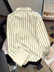 Chiquease 标准尺寸女士优雅情人节领条纹口袋装饰直袖休闲宽松衬衫