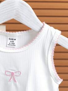 SHEIN Dziewczęcy letni nowy koreański styl uroczy zestaw, kokardka haftowana dzianinowa prążkowana kamizelka + koronkowe patchworkowe długie spodnie dżinsowe śliczny strój