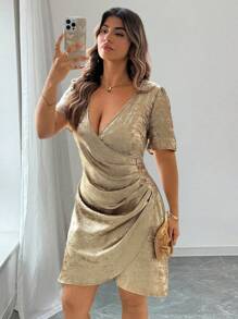 Flirla 大码女式纯色金属褶皱短袖连衣裙 - 金色 - 查看 1