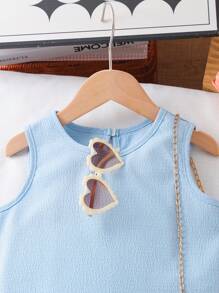 Conjunto de 2 piezas de niña (talla pequeña) con top sin mangas con textura y ribete contrastante, y pantalones cortos informales