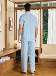 SHEIN 2件套男士撞色条纹印花翻领宽松短袖睡衣套装