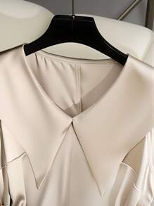 SHEIN Tall Quần ống đứng không tay buộc eo bằng vải satin trơn cổ chữ V cỡ lớn cho nữ thanh lịch lãng mạn bộ 2 món - Màu Khaki - Xem 3