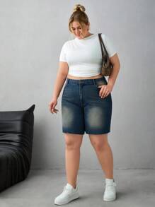 SHEIN Cottnline Pantaloni scurți din denim versatili, casual, cu buzunare și tiv zdrențuit, mărime plus - Spălare întunecată - Vizualizare 5