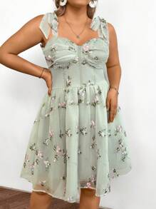 SHEIN VCAY Plus Size Floral Embroidery Strap Dress - Green - View 3