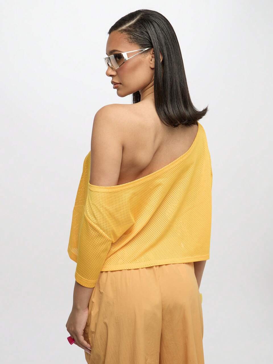 SUMWON WOMEN Baller Mesh Carmen-Ausschnitt Crop Top Gym Tanzstudio Netz Textur Glockenärmel Festival Club Party Loungewear