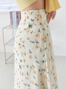 Women's Fashionable Floral Printed Long Skirt, Summer - Beige - View 3