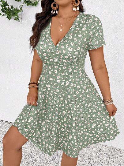 SHEIN Frenchy Plus Size V-Neck Short Sleeve Floral Allover Print Casual Mini Foral Dress Women Boho/Bohemian Dress,Summer Outfits For Women,Sun Dresses For Women