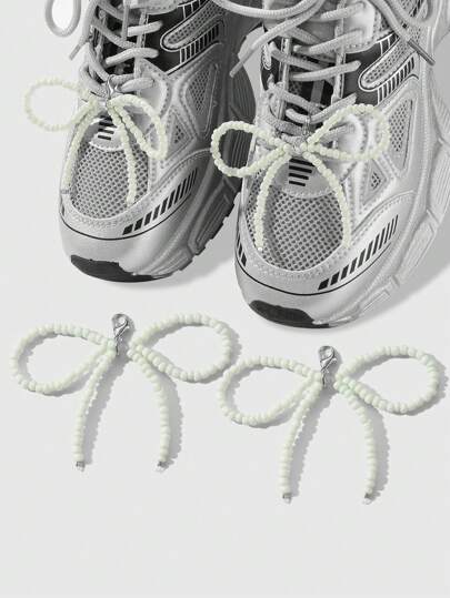 Kawaii Lot de 2 pinces à chaussures faites main avec perles vertes et nœuds, accessoires polyvalents et à la mode, idéales pour les femmes, à porter au quotidien ou à offrir.