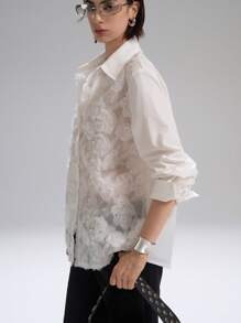 LYSMO Camisa de mujer con diseño de recortes transparentes y apliques de flores 3D, llegada nueva primavera-verano 2025. Perfecta para un look glamuroso, estilo casual de vacaciones, elegancia francesa y vibras bohemias chic - Blanco - Ver 4