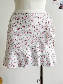 Soleia Jupe mini plissée décontractée pour les vacances, aux couleurs florales mélangées avec un ourlet à volants enroulé, pour les formes généreuses