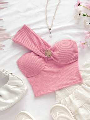 Soleia Ropa casual para mujer para primavera y verano, ideal para una boda en la playa, fiesta de graduación, brunch, Día de San Patricio, Spring Break, Pascua, festivales de música. Elegante blusa bohemia tropical con detalles metálicos, un solo hombro y espalda descubierta, con textura de punto