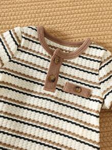 SHEIN 两件套男女宝宝休闲可爱条纹宽松针织连体衣，包含圆领T恤和松紧腰短裤，适合春夏室内/室外穿着。 - 杏色 - 查看 3