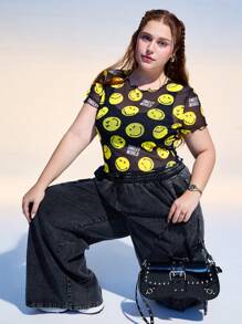 SmileyWorld® | SHEIN Áo thun nữ cổ tròn tay ngắn trong suốt họa tiết mặt cười cỡ lớn dễ thương mùa hè cổ điển thường ngày màu vàng bơ họa tiết mặt cười lễ hội Rave/ Rave/Lễ hội/ Rave/Lễ hội/Buổi hòa nhạc đồng quê/Buổi hòa nhạc lễ hội/Áo thun Rave - màu đen - Xem 4