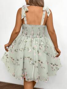 SHEIN VCAY Plus Size Floral Embroidery Strap Dress - Green - View 2