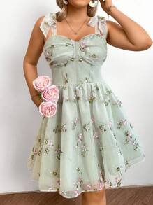 SHEIN VCAY Plus Size Floral Embroidery Strap Dress - Green - View 4