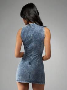 MISSGUIDED Vestido de mezclilla mini ajustado de cuello alto, estilo retro para fiesta, club y vacaciones, silueta vintage lavada - Gris Claro - Ver 2