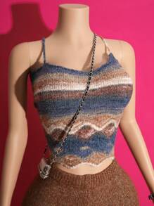 Slaydiva Conjunto de 2 piezas de mujer compuesto por chaleco sin espalda con tirantes cruzados de rayas con degradado y patrón de diamantes con borde ondulado + pantalones cortos ceñidos con volantes en el bajo, hecho en tejido de lana marrón de ganchillo, para vacaciones de verano en la playa en 2025