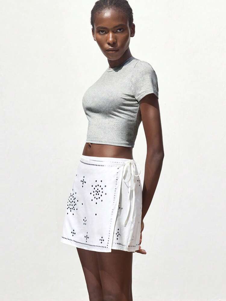 SHEIN Maija Women's White Summer Skirt, Elastic Waist With Zipper Back, Simple Metallic Decor, Casual Daily Party Wrap Around Mini Skirt Women Skort Women Skirt For Summer Club Outfits Women Sexy Rave Outfits Festival Rave Outfits Festival Halloween Halloween Clothes Christmas Clothes Halloween Clothes Women