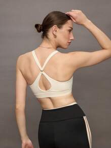 Activina 女士基本款纯色交叉后背运动文胸，适合日常健身 - 杏色 - 查看 4