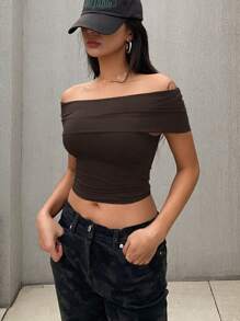 DAZY Parte superior de camiseta ajustada de hombros descubiertos de moda de verano para mujer, tops cortos para mujer