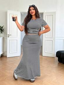 SHEIN EZwear Bộ 2 món áo thun tay ngắn họa tiết sọc mùa hè cỡ lớn kèm chân váy - Nhiều màu - Xem 3