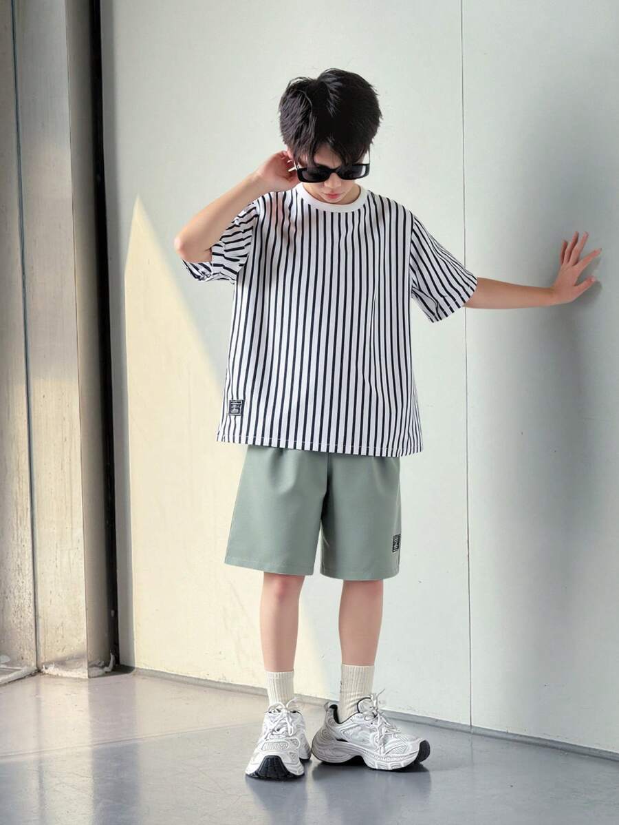 SHEIN Little Byeori 2 件青少年男童休闲条纹短袖 T 恤和短裤套装,街头潮流朋克摇滚学院风,适合日常穿着、派对、音乐节、春夏季 - 白色 - 查看 1