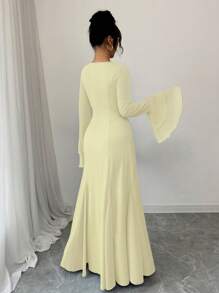 Rafferiza 蓝色方领双层荷叶边袖口嵌件喇叭形下摆女式长裙 - 淡黃色 - 查看 2