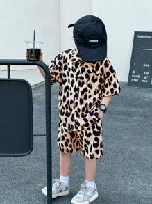 SHEIN 2 件套幼儿男童休闲豹纹宽松衬衫和短裤套装，适合通勤、上学、日常休闲、度假、旅行、运动、儿童服装、学校男孩套装、男孩服装、家庭装、生日派对、春夏季