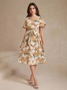 SHEIN Clasi Vestido con cinturón con estampado floral de manga mariposa