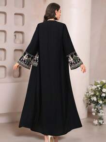 Al Najma 女士花卉印花长袖阿拉伯长袍，端庄长袍 - 黑色 - 查看 6