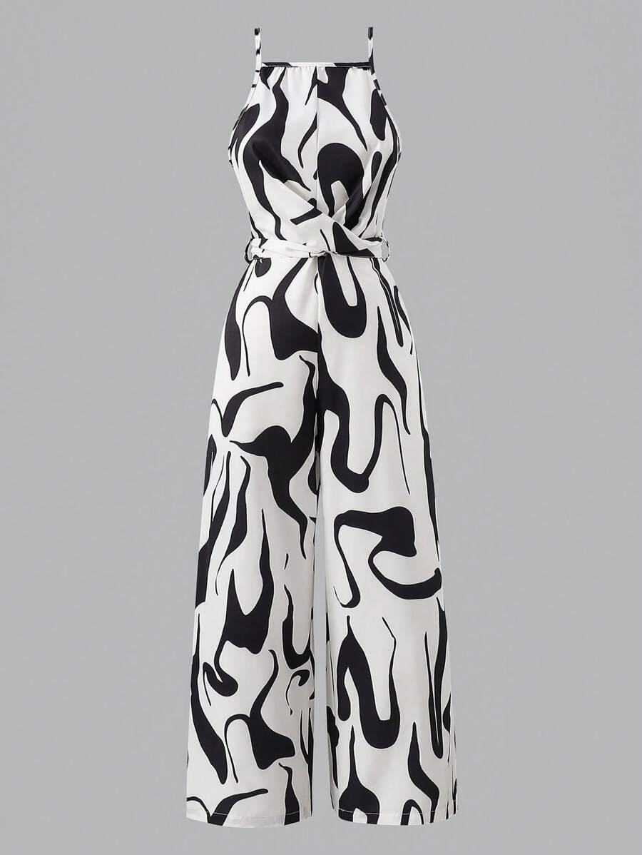 Mono estilo bohemio con estampado blanco y negro para outfit de vacaciones de niña adolescente