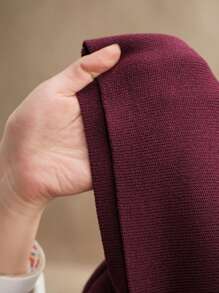 Anewsta مجموعة بقطعتين للنساء تشمل كنزة صوفية قميص بأزرار معدنية وتنورة - عنابي اللون - مشاهدة 7