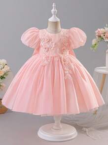 SHEIN 年轻女孩圆领荷叶边袖刺绣后背蝴蝶结设计欧根纱连衣裙，适合钢琴演奏会、宴会、T台、婚礼、生日派对