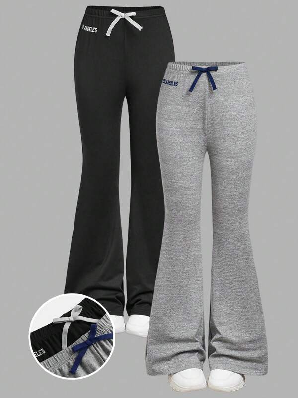 SHEIN Girlism Conjunto de 2 piezas de moda callejera para adolescentes, todo a juego, diario, versátil, deportivo casual, con eslogan, gráfico, adornos de lazo y cinta, pantalones acampanados ajustados, color negro/gris, adecuado para varios deportes, de vuelta al colegio, estilo campus, primavera y verano