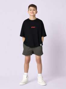 SUMWON تيشيرت كاجول قصير الأكمام بطباعة بيان كبير الحجم، بشعارات تحفيزية، من القطن، للموسم الانتقالي بين الشتاء والربيع، ملابس نشطة لروح متمردة وأناقة