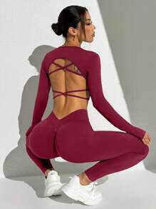 Easithlete 女士纯色交叉后背长袖短款 T 恤和紧身裤运动服套装女士健身套装 - 酒紅色 - 查看 4