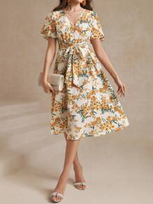 SHEIN Clasi Vestido con cinturón con estampado floral de manga mariposa