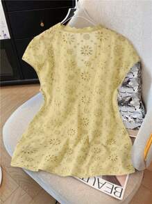 Breezaya قميص كاجوال للنساء ذوات الحجم الكبير مع أكمام قصيرة مطرز بتأثير الحرق مناسب للصيف والعطلات - أصفر - مشاهدة 2