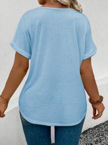 SHEIN EMERY ROSE CURVE Camiseta versátil de manga corta con cuello en V y dobladillo curvo, de talla grande, para todo uso, para mujer - Celeste - Ver 2