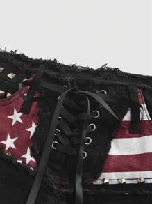 ROMWE Grunge Punk Pantalones cortos vaqueros sexy de cintura súper baja con estampado de bandera de EE.UU. del Día de la Independencia y remaches de estilo punk para mujeres - Negro - Ver 4