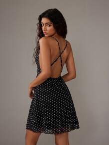 TRNVIE Vestido Curto Assimétrico de Tira Fina, Sem Costas, com Estampa de Bolinhas e Tela, Roupa Romântica de Resort, Primavera/Verão - Preto - Visão 2