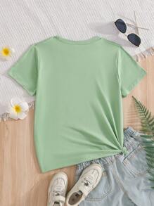 GraphicGems 女童绿色圆领短袖T恤，带有卡通水豚吃草莓的图案