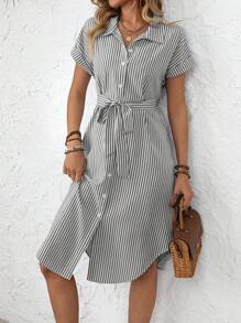 EMERY ROSE 女式条纹纽扣前系腰带中长款卷袖休闲连衣裙，夏季 - 黑色 - 查看 1
