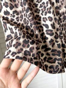 SHEIN Pantalones cortos casuales sueltos con estampado de leopardo para niñas preadolescentes, versátiles y de moda para uso diario - Café integral - Ver 5