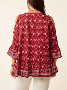 SHEIN LUNE 大尺碼酒紅色夏季波希米亞度假上衣，露肩領口綁帶流蘇，3/4喇叭袖，下擺拼接荷葉邊娃娃裝上衣，復古風 - 彩色 - 查看 3