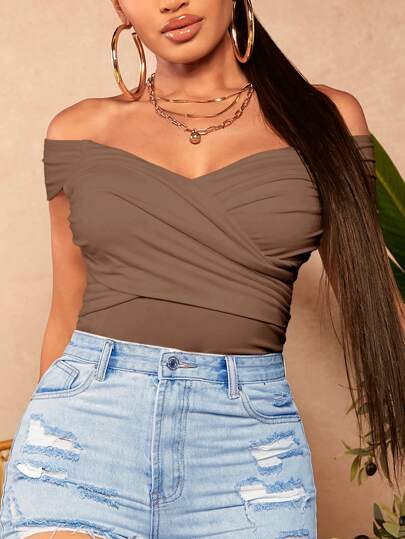 SHEIN SXY Camiseta negra de manga corta con hombros descubiertos y nudo delantero, ajuste ceñido, para primavera/verano para mujer talla grande