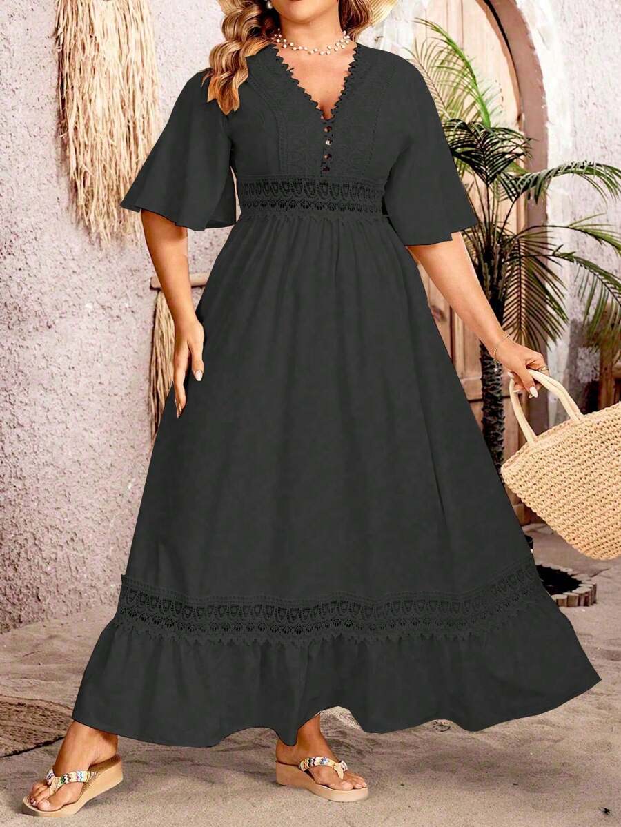 SHEIN Clasi Vestido Maxi de Talla Grande con Empalme de Encaje, Cuello en V y Ribete de Volantes para Mujer - Negro - Ver 1