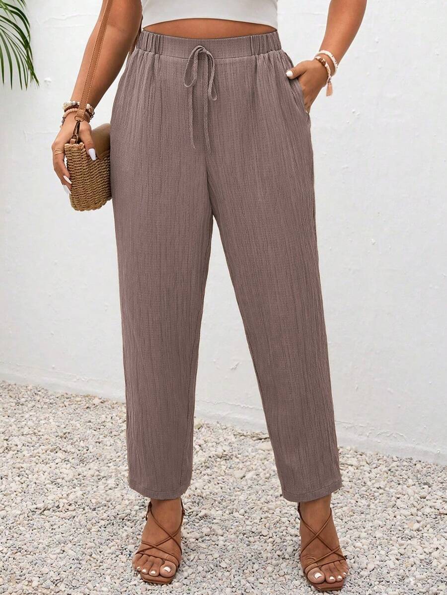 SHEIN Frenchy Pantalones informales de unicolor con bolsillos y nudo para vacaciones de talla grande - Gris Oscuro - Ver 1
